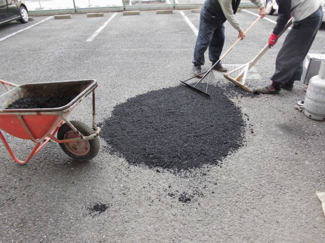 アスファルト舗装の補修工事の単価