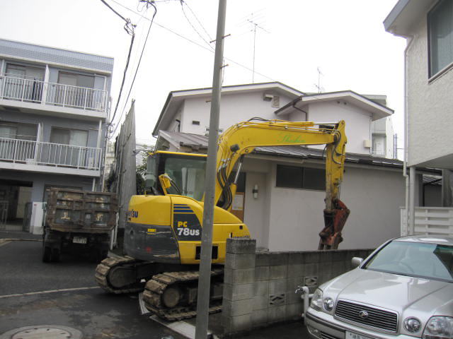 建て替えに伴う木造住宅の解体工事１