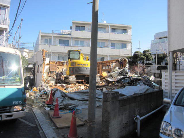 建て替えに伴う木造住宅の解体工事２