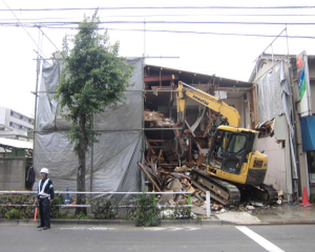 木造の店舗の解体工事１